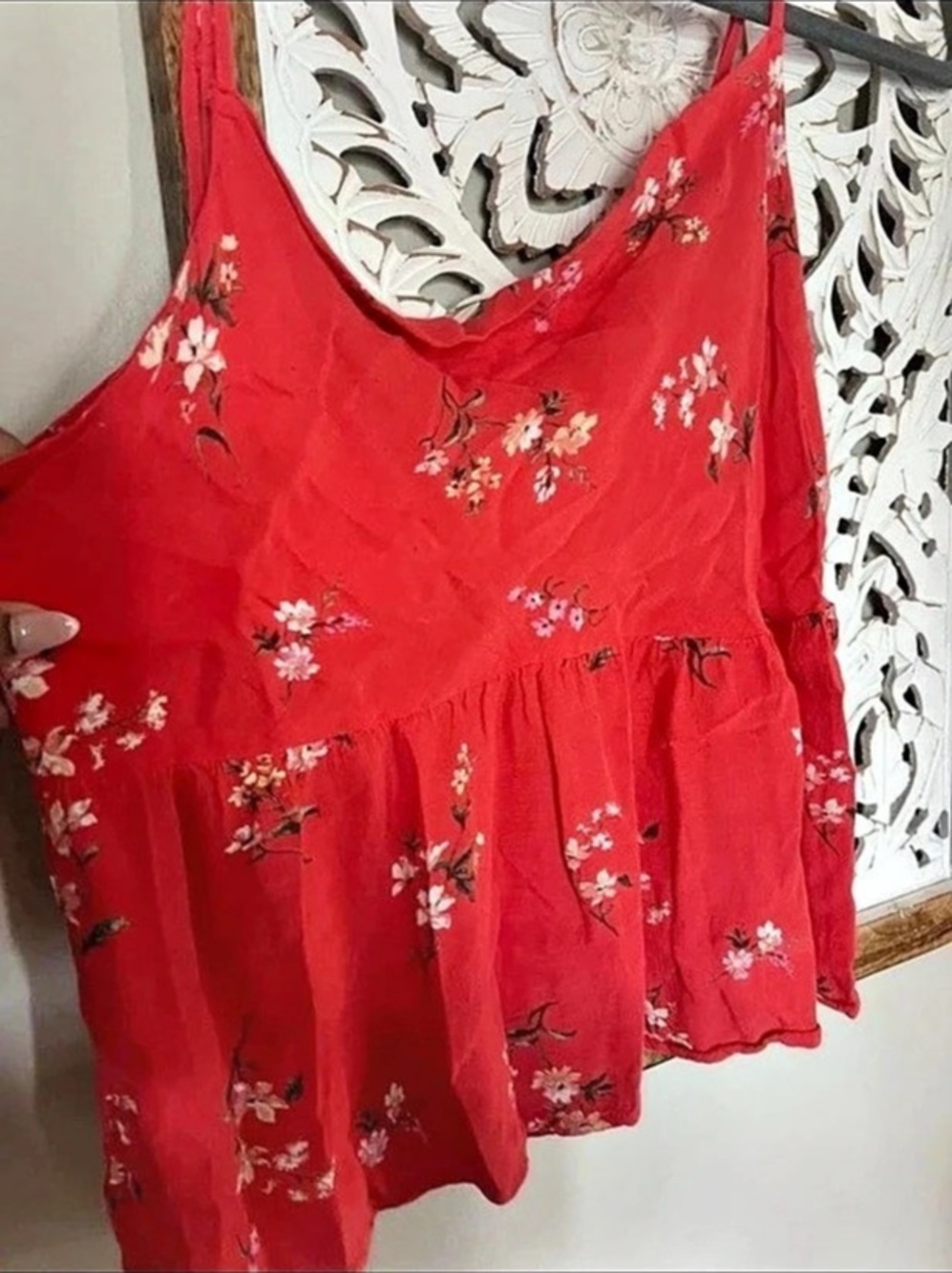 American Eagle Floral Camisole in Red Size Medium Like New